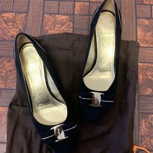 Salvatore Ferragamo Vara Bow Pumps 6B Suede